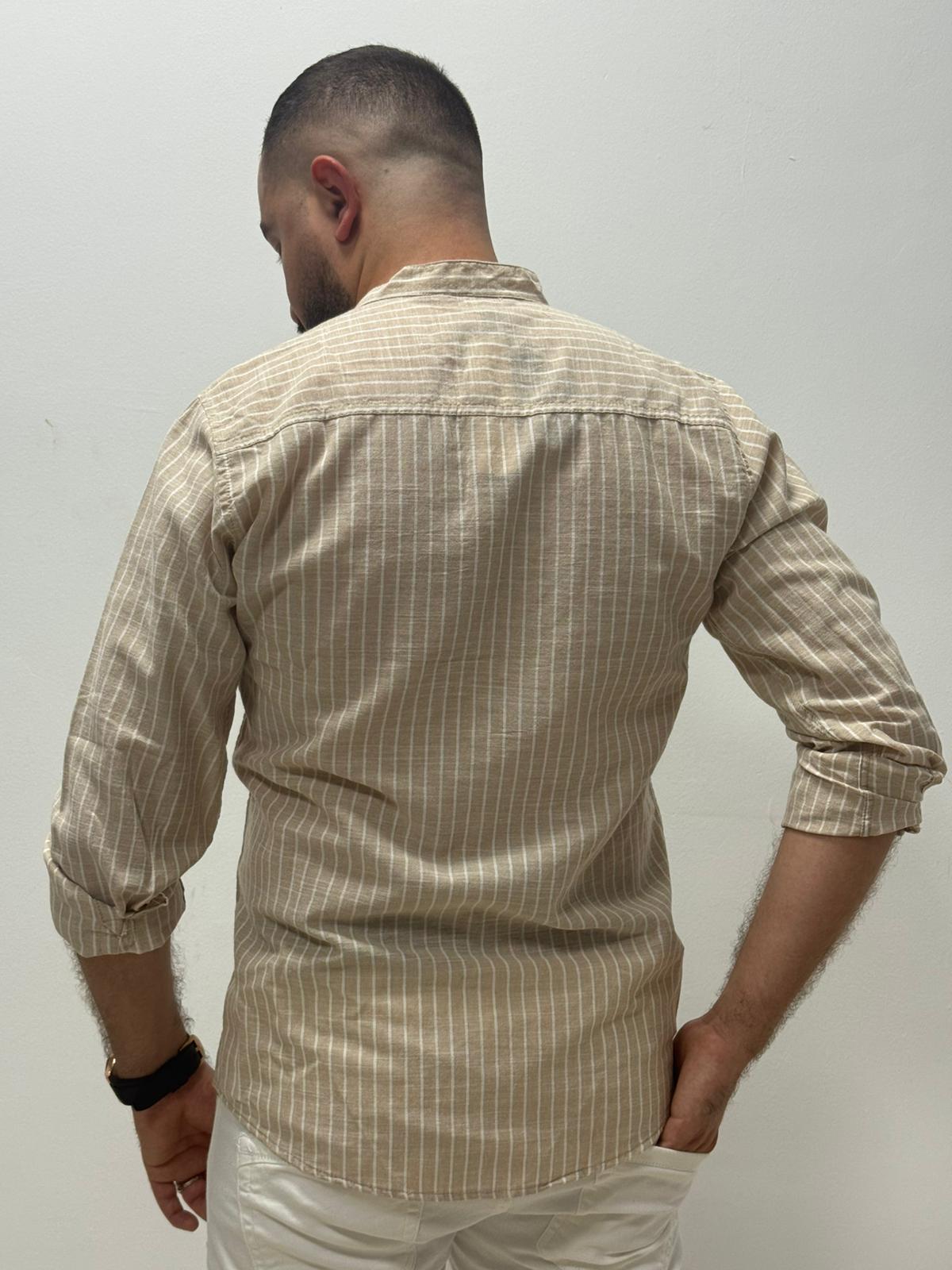 Camisa casual de lino con rayas verticales blancas - Imagen 10