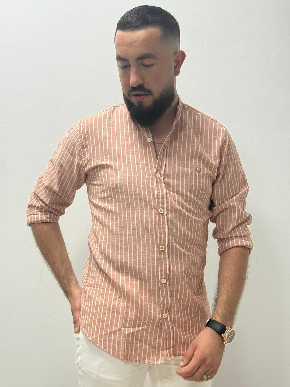 Camisa casual de lino con rayas verticales blancas - Imagen 11