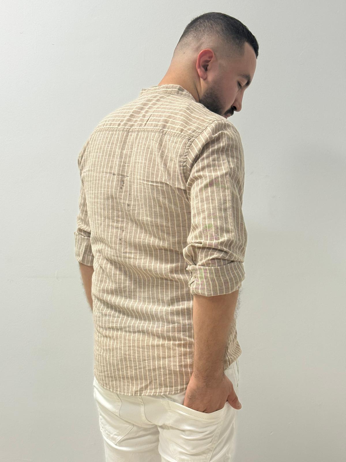 Camisa casual de lino con rayas verticales blancas - Imagen 4