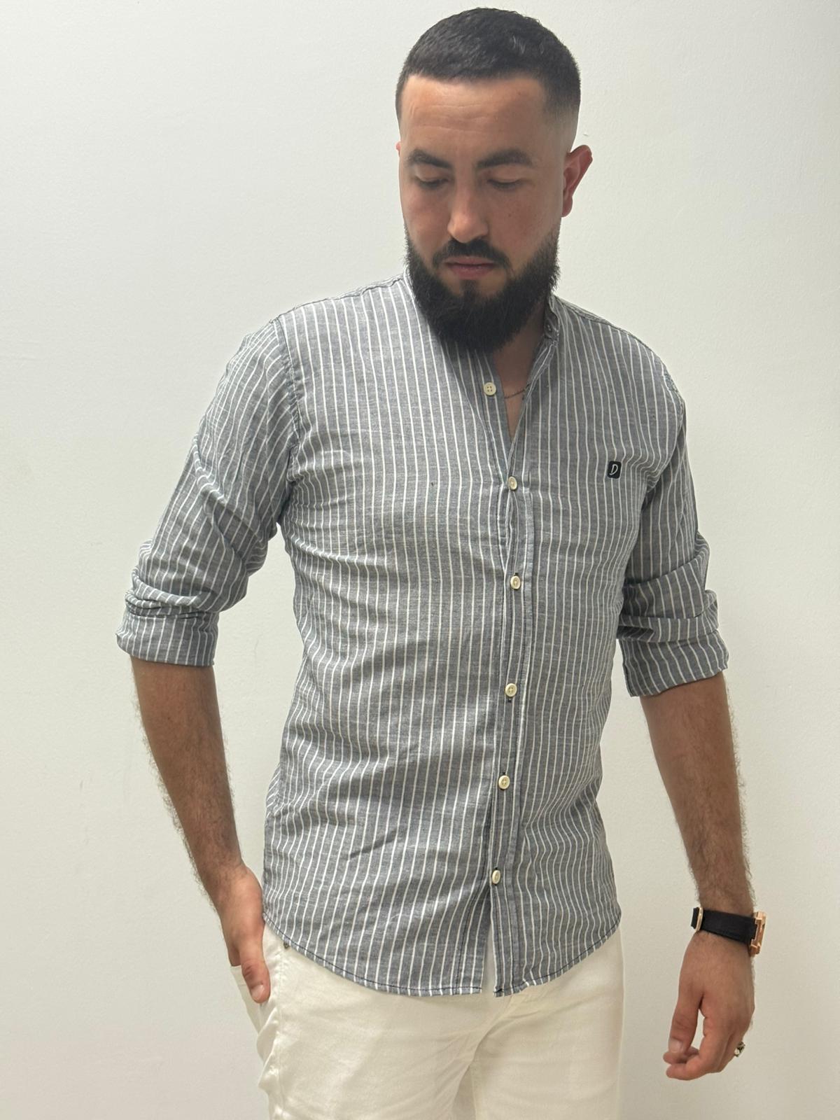 Camisa casual de lino con rayas verticales blancas - Imagen 7
