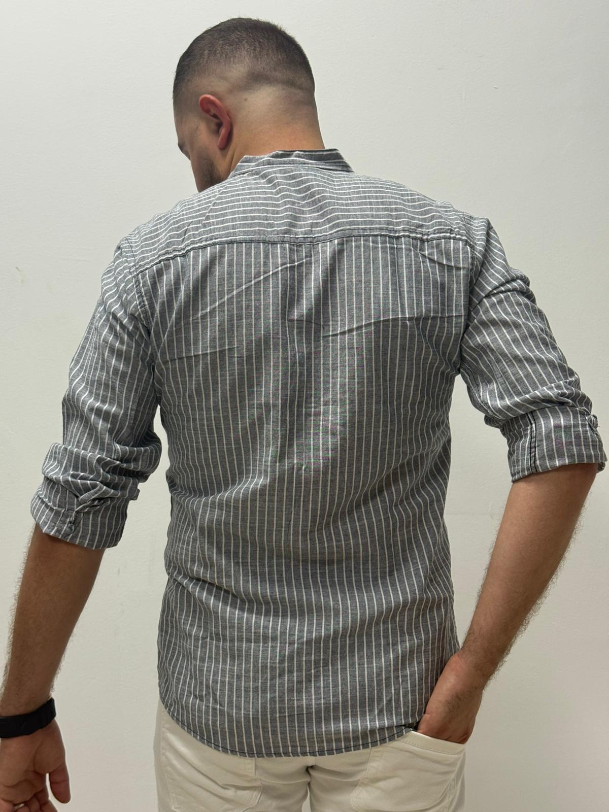 Camisa casual de lino con rayas verticales blancas - Imagen 8