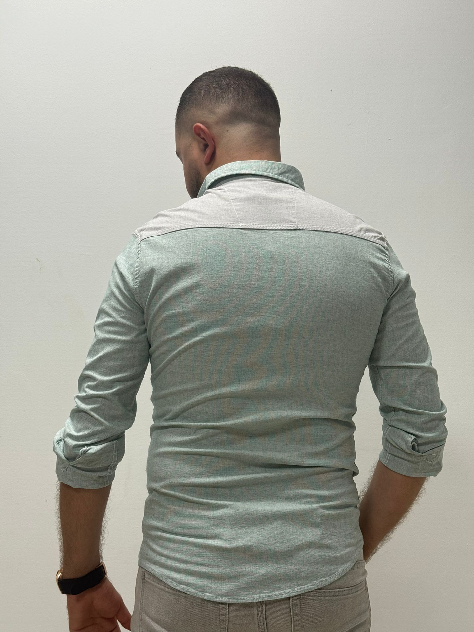 Camisa slim fit con diseño de contraste - Imagen 3
