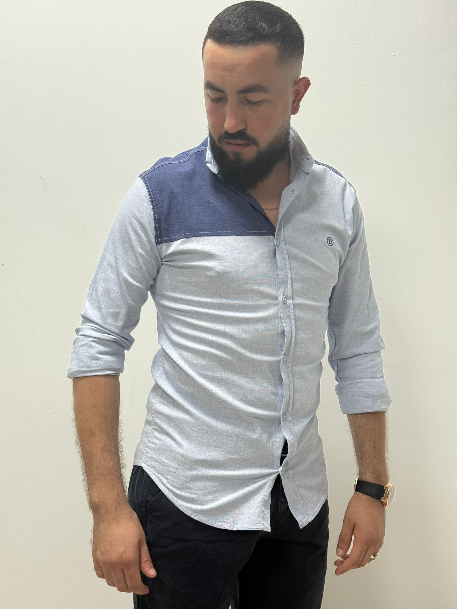 Camisa slim fit con diseño de contraste - Imagen 4