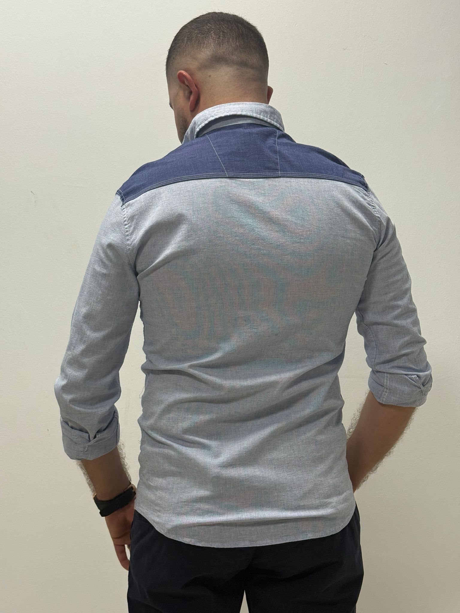 Camisa slim fit con diseño de contraste - Imagen 5