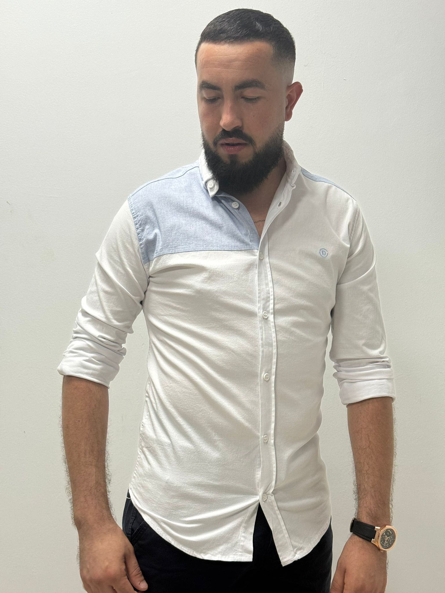 Camisa slim fit con diseño de contraste - Imagen 7
