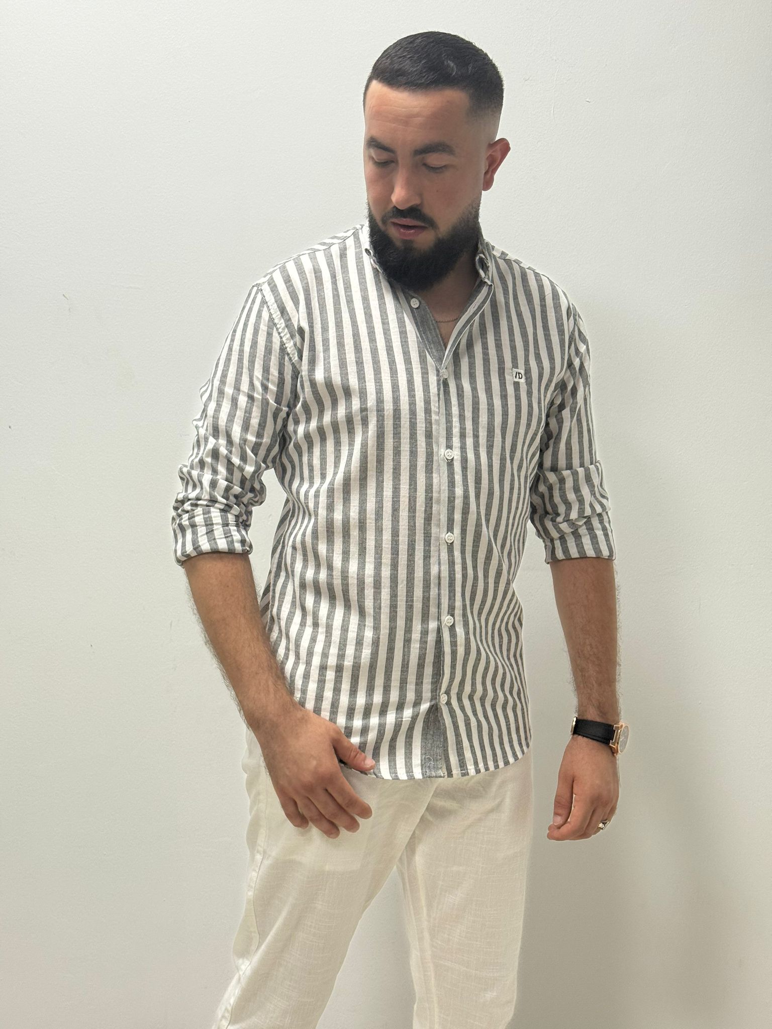 Camisa de corte recto con rayas verticales anchas