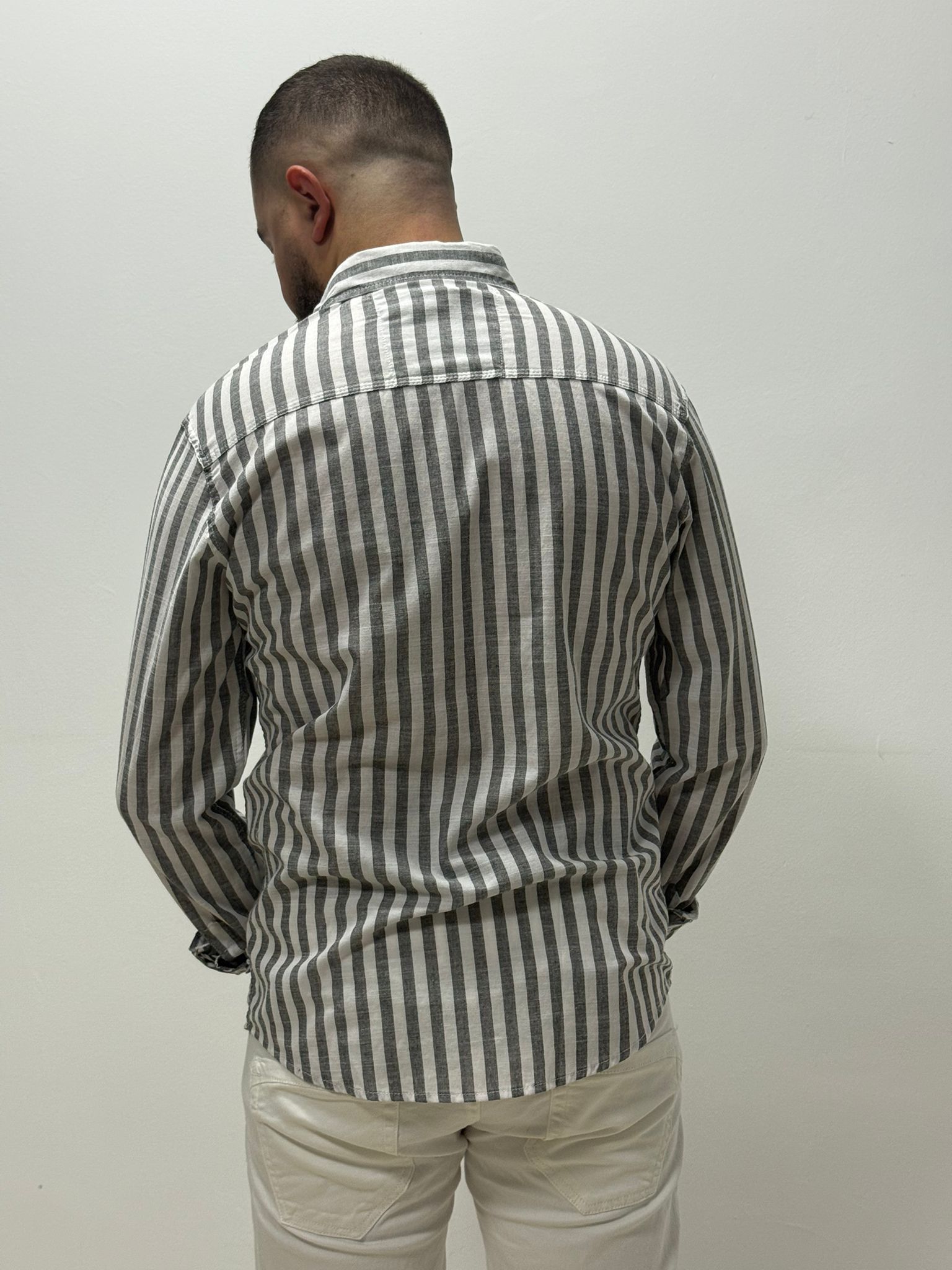 Camisa de corte recto con rayas verticales anchas - Imagen 8